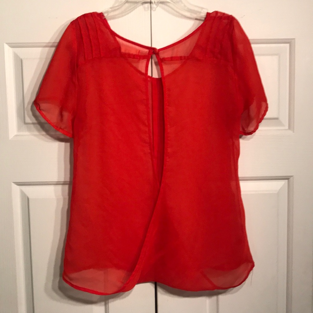 Red Flowy Open Back Blouse - Picture 4 of 6